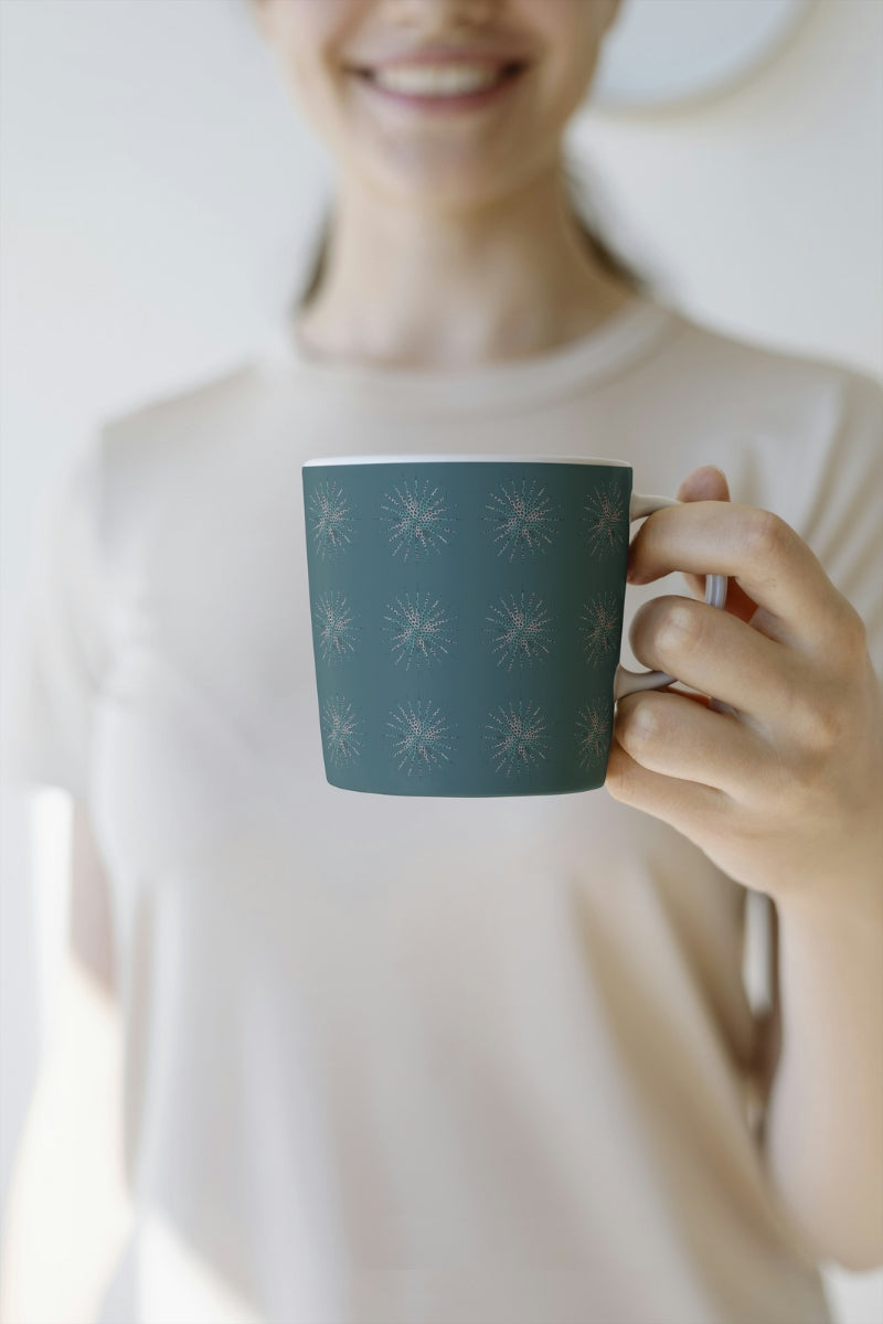 Aqua Teal Starburst Crochet-Inspired Floral Seamless Pint