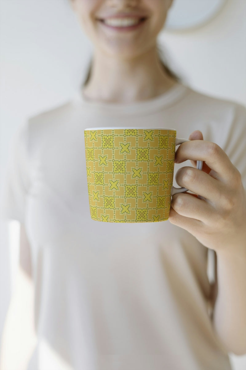 Buttercup Mosaic Crochet-Inspired Geometric Seamless Pint