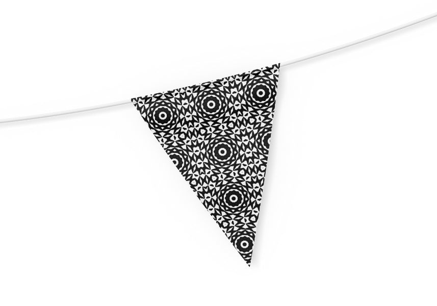Monochrome Maze Crochet-Inspired Floral Seamless Pint