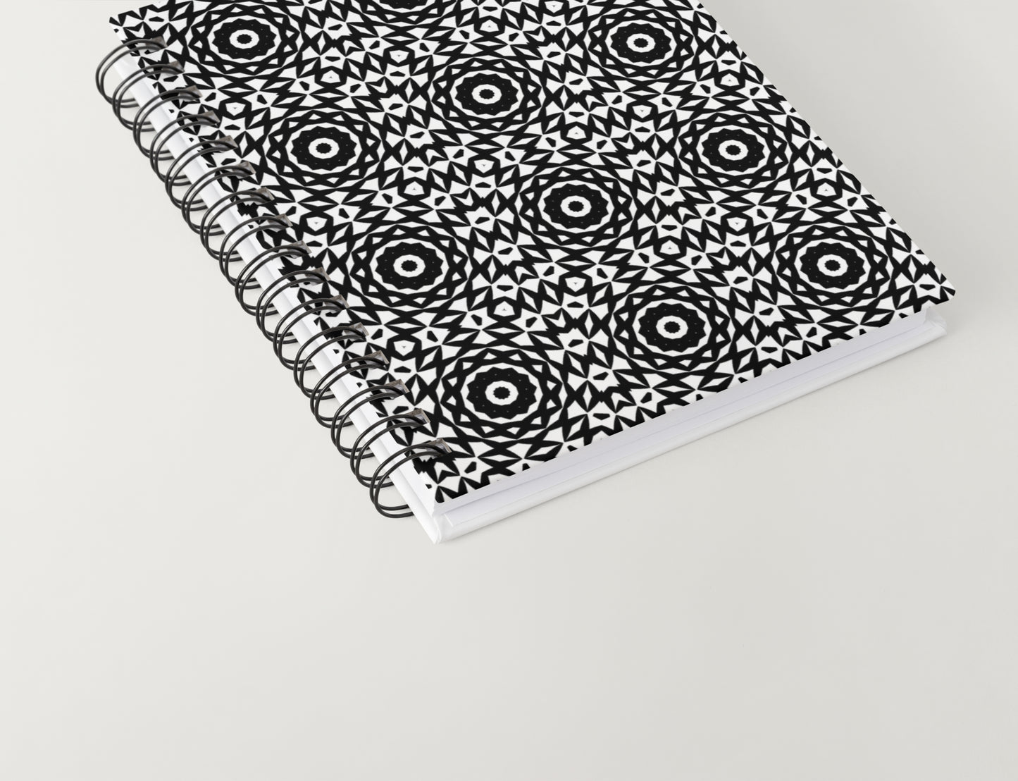 Monochrome Maze Crochet-Inspired Floral Seamless Pint