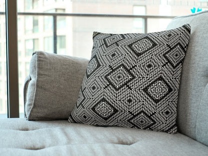 Monochrome Magic Knit Crochet-Inspired Geometric Seamless Pint
